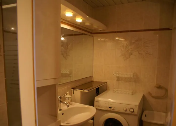 230, Port Ambonne Au Village Naturiste *