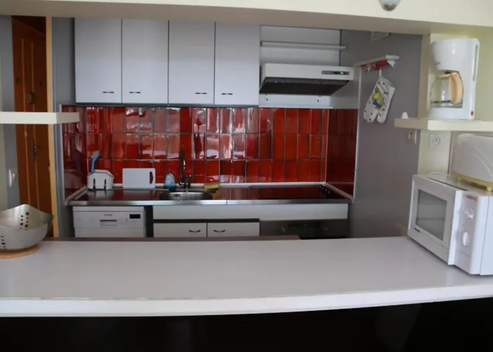 230, Port Ambonne Au Village Naturiste